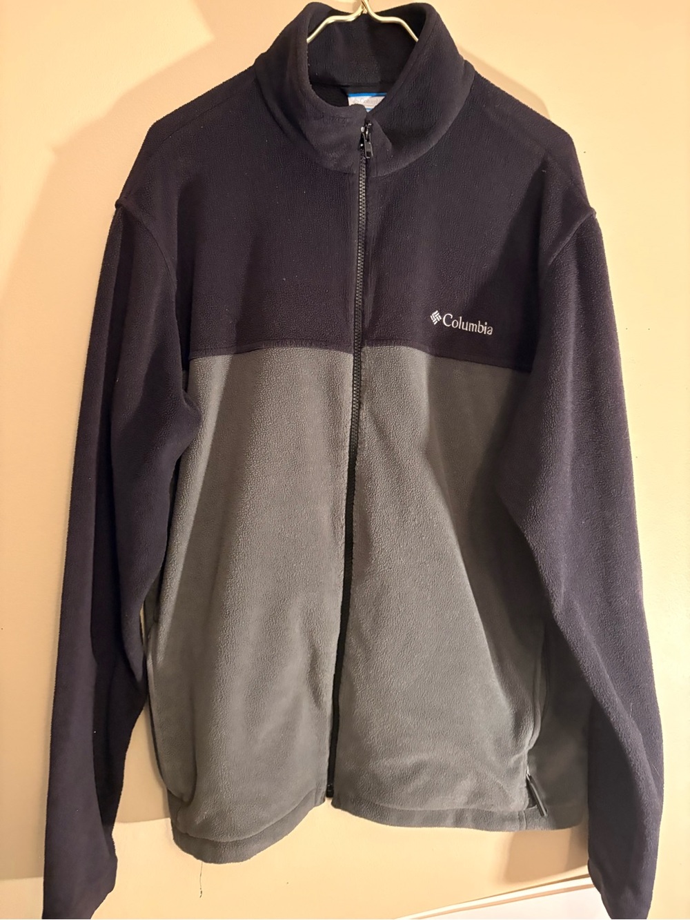 Columbia Two-Tone Black and Gray Full-Zip Fleece Jacket